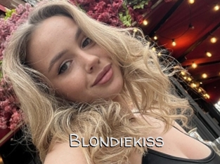 Blondiekiss